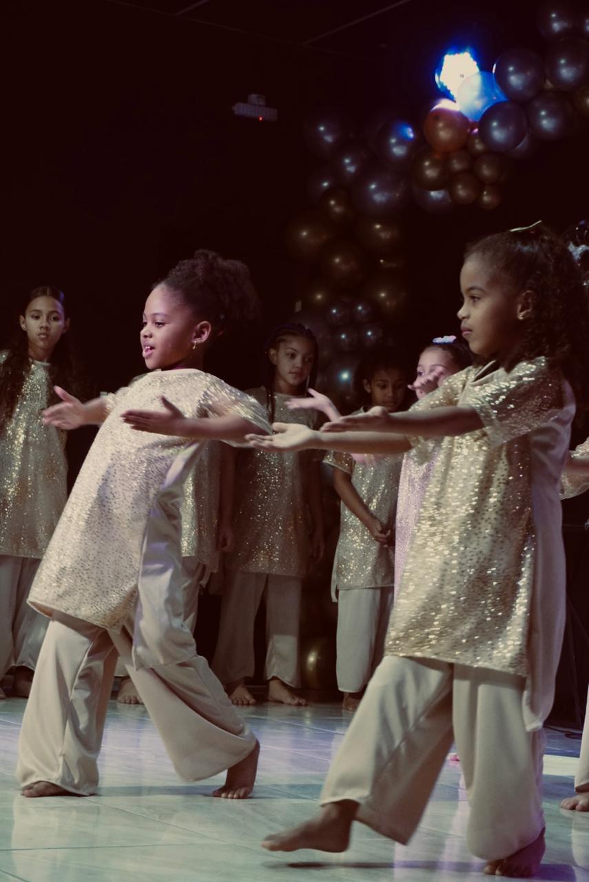 Crianças em peça de Natal