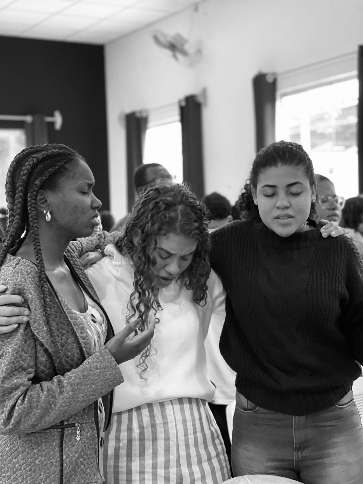 Jovens em uma ação social de serviço