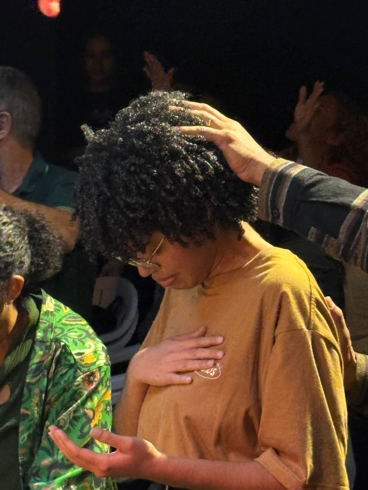 Jovens participando de uma atividade social