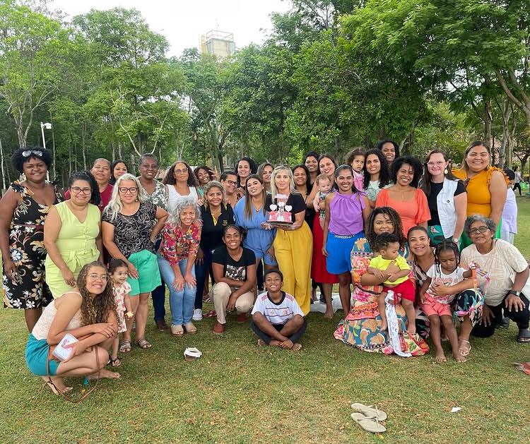 Grupo de mulheres em um encontro do ministério